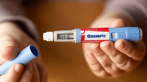 Advierte especialista sobre peligros de semaglutida sin control médico