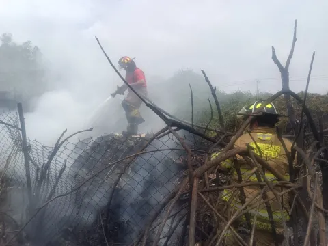 Arde tiradero clandestino suspendido en marzo en Ecatepec