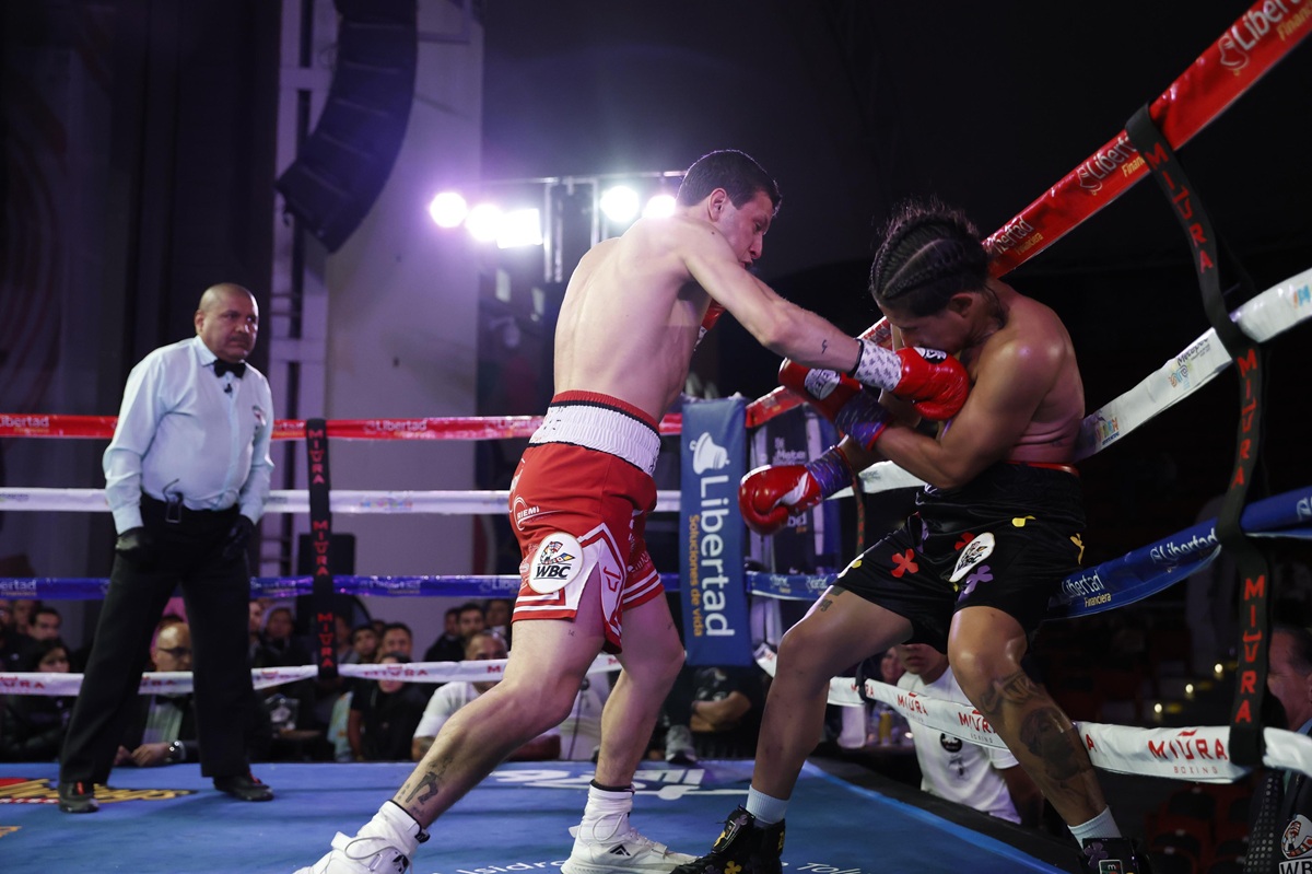 Ixtli Chávez gana título WBC Continental en Metepec con nocaut técnico a Téllez