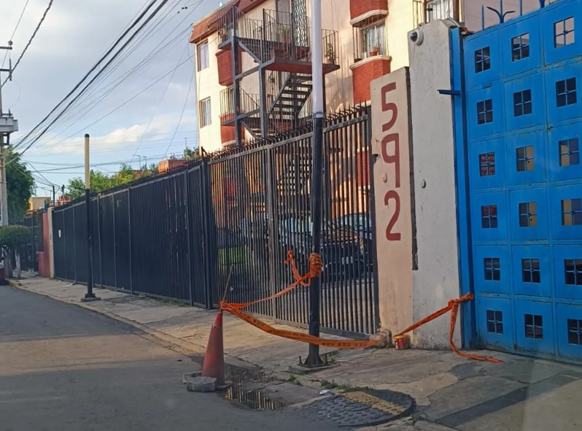 Joven estudiante muere electrocutado tras sujetarse a poste de luminaria en Iztapalapa