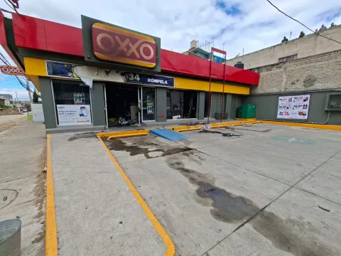 Atacan con bombas molotov dos tiendas en Los Reyes La Paz