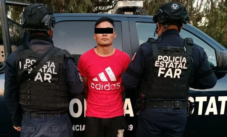 Capturan a presunto narcomenudista tras persecución en la colonia Buenavista.