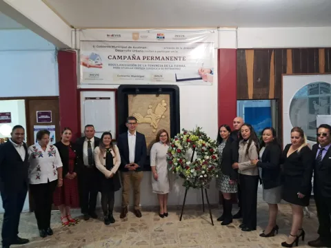 Celebran Bicentenario de Acolman entregando nuevo parque vehicular.