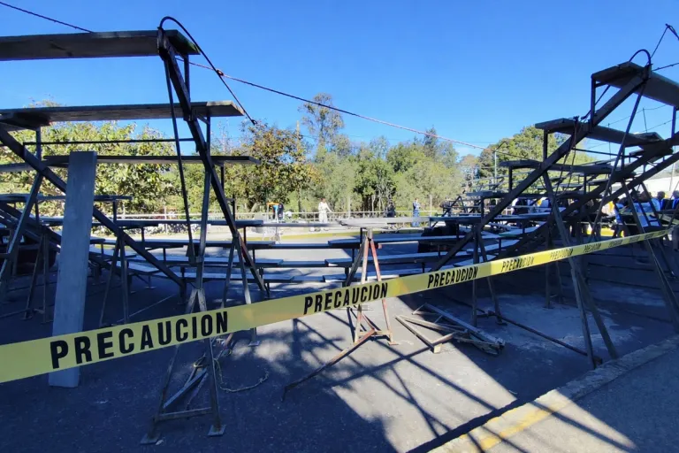 Colapsan gradas en Facultad de Derecho de la UV y dejan 18 lesionados