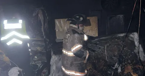 Controlan incendio en vivienda de tres niveles en Ecatepec