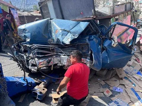 Deja seis heridos choque de camioneta sin frenos en Ecatepec