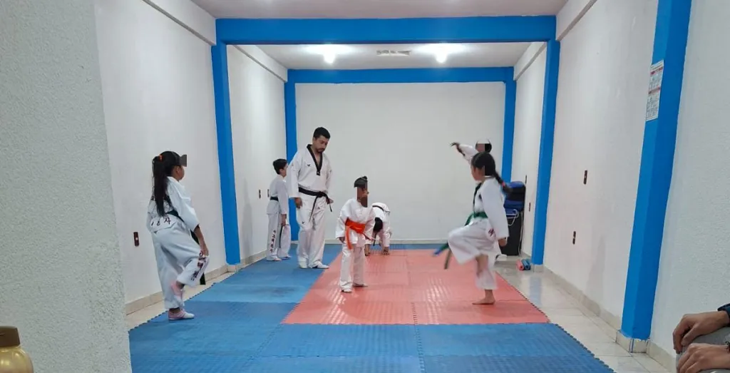 Denuncian fraude deportivo contra niños taekwondoínes en Acolman