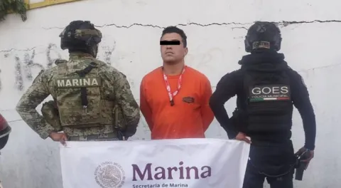 Detienen en Ecatepec a sujeto armado con subametralladora Uzi