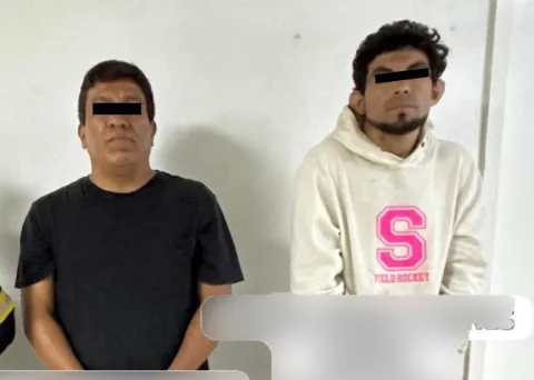 Detienen en Zumpango a dos hombres con hierva verde y armas prohibidas