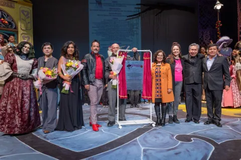 Devela rectora placa conmemorativa por éxito teatral de la UAEMéx