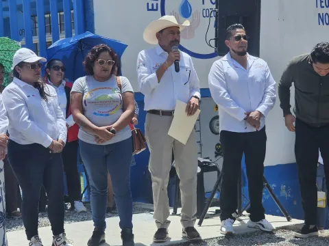 Entrega alcalde Mario Paredes pavimentación en Purificación y Santa María Cozotlán