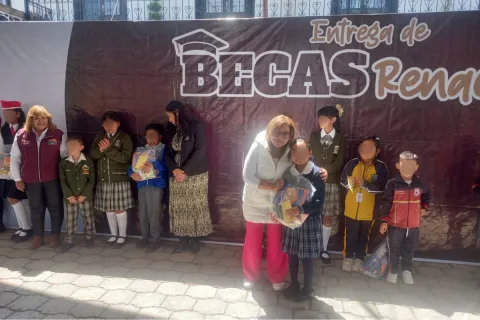 Fortalece Acolman la educación con entrega de la Beca Renace