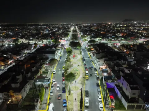 Iluminan avenida en Las Américas tras 17 años de oscuridad