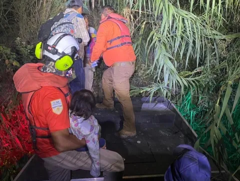 INM Rescata Familia Guatemalteca Extraviada en Río Bravo.