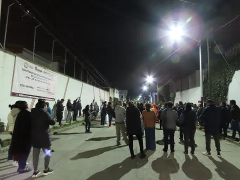 Invierten casi un millón de pesos en luminarias para Texcoco