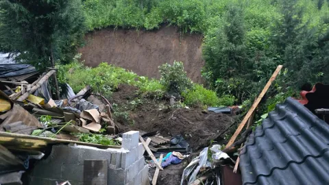 Mueren dos personas tras deslave en Amecameca