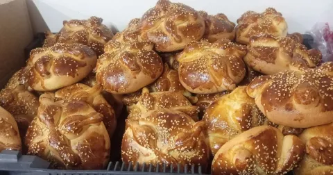 Produce Temascalapa Más de 5 Mil Panes de Guayaba para Ofrendas