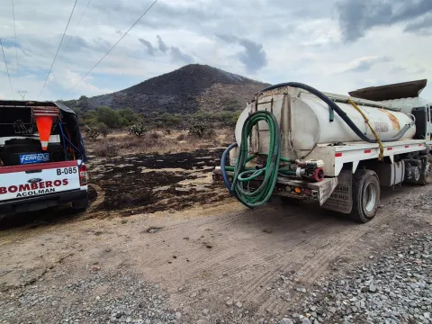 Reportan daños ecológicos por incendio en cerro de San Lucas Tepango
