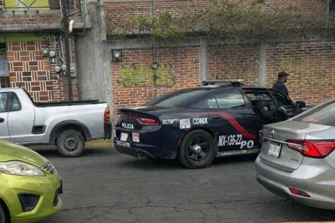 Retienen a policías de CDMX tras percance vial en Teotihuacán