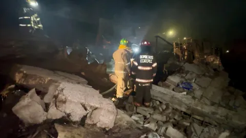 Sofocan fuerte incendio en bodega clandestina de solventes en Ecatepec
