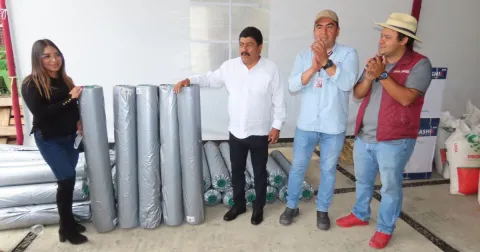 Texcoco entrega apoyos a 30 productores campesinos